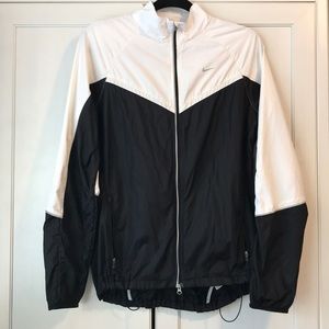 Women’s Nike Light Jacket Sports Fits S-L